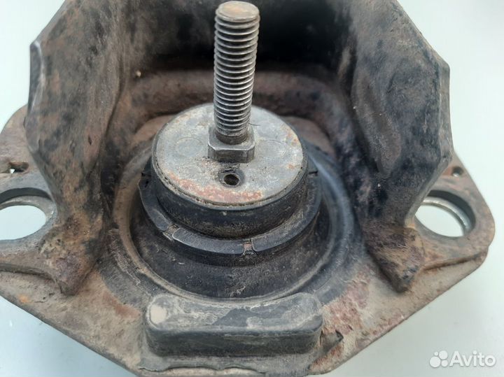 Опора двигателя правая Renault Clio 2 Symbol