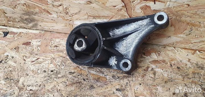 Опора двигателя передняя Opel Astra H 2004-2014