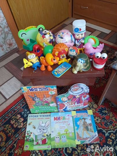 Пять разных пакетов с игрушками