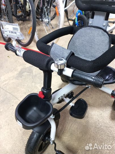 Детский трехколесный велосипед новый с ручкой