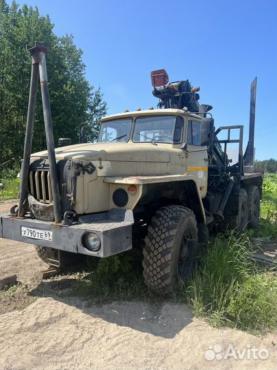 Водитель на урал лесовоз