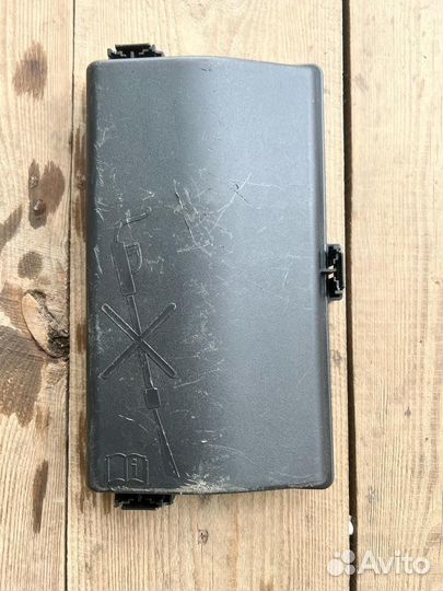 Chevrolet Cruze крышка блока предохранителей