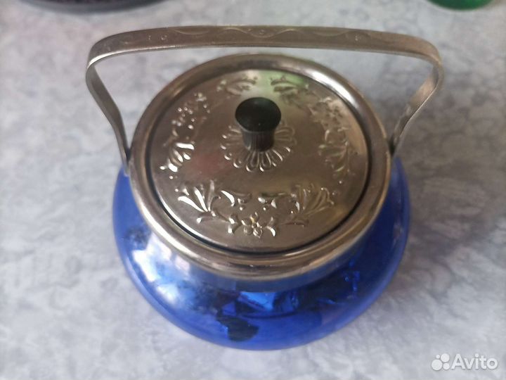 Ваза конфетница синее стекло, мельхиоровая крышка