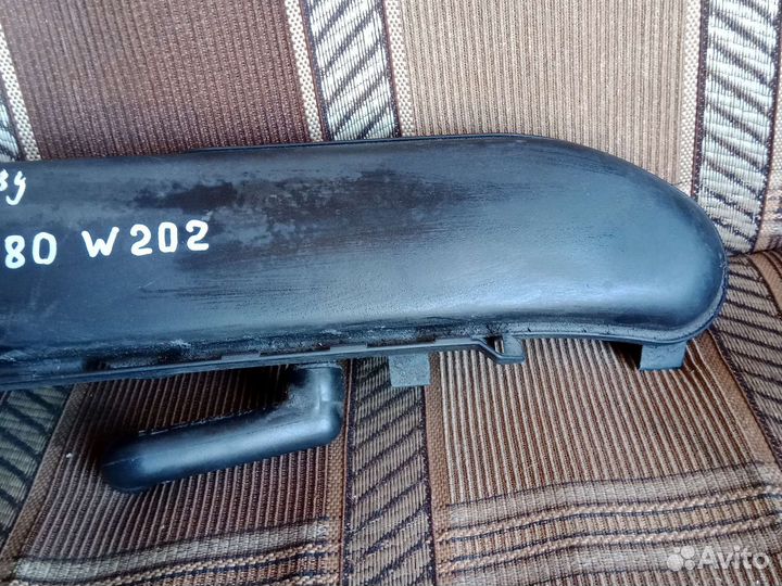 Патрубок воздушного фильтра Мерседес Бенц с 180