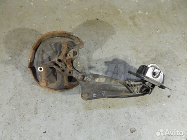 Кулак задний левый Vw Golf 5