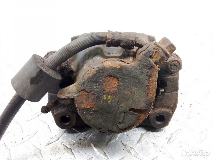 Суппорт передний правый Suzuki XL-7 1