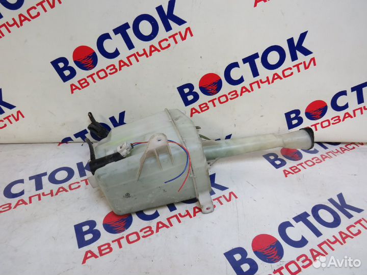 Бачок омывателя toyota premio ZZT240, AZT240, NZT2