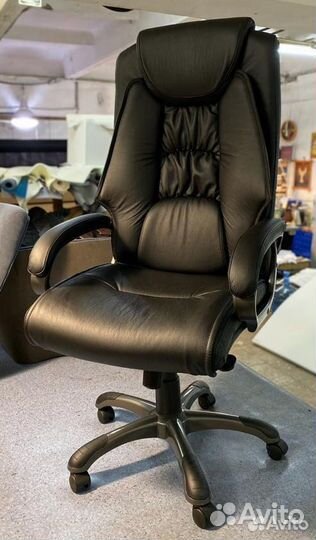 Офисное кресло