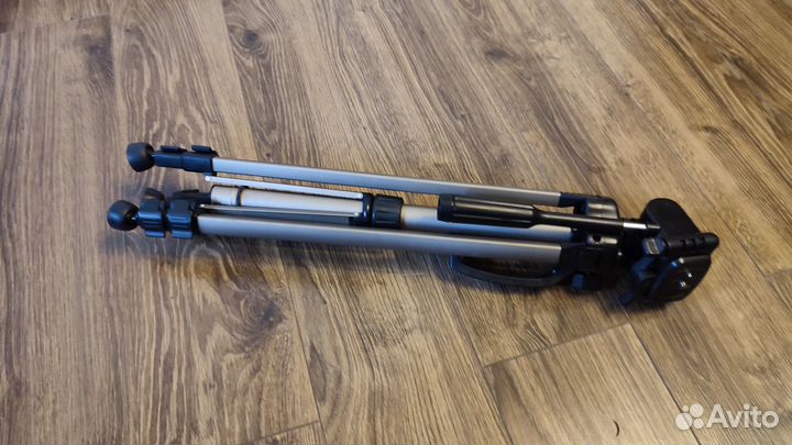 Штатив Vivitar