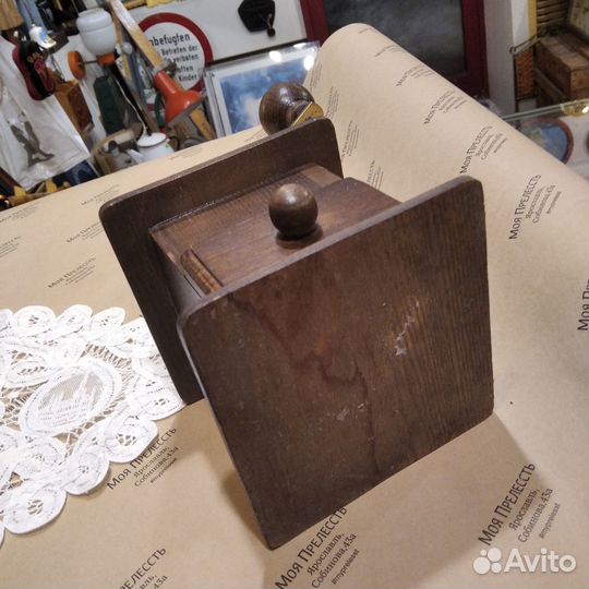 Кофемолка ручная деревянный корпус