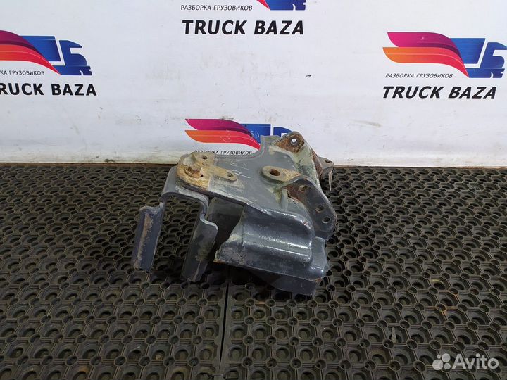 Кронштейн передней рессоры L Renault Premium