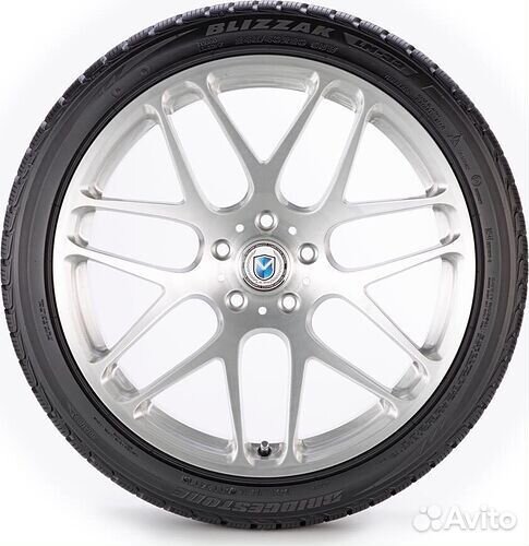 Bridgestone Blizzak LM-32 255/40 R18 99V