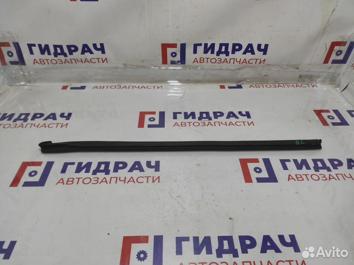 Уплотнитель стекла задний левый Hyundai i40 (VF) 8