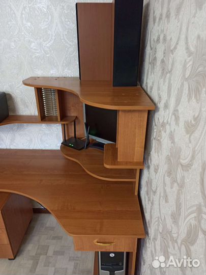 Компьютерный стол угловой бу в отличном состоянии