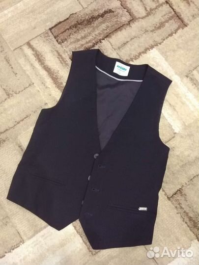 Жилетка школьная на мальчика. Рост 152