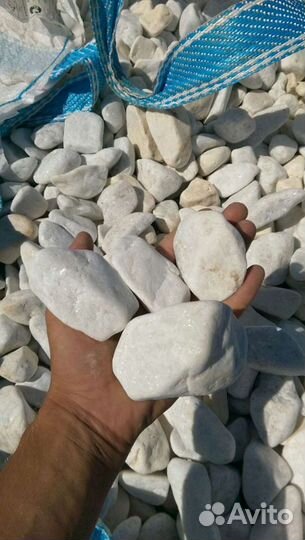 Белая галька мраморная