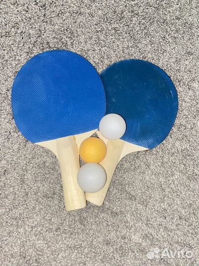 Теннисные ракетки и мячики