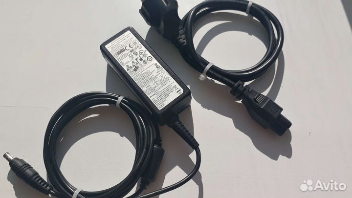 Блок питания 19V 2.1A