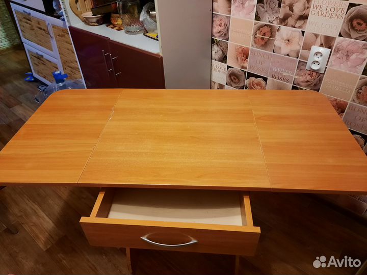 Кухонный стол