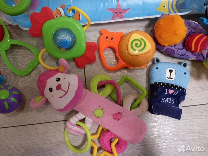 Развивающие игрушки для малышей пакетом