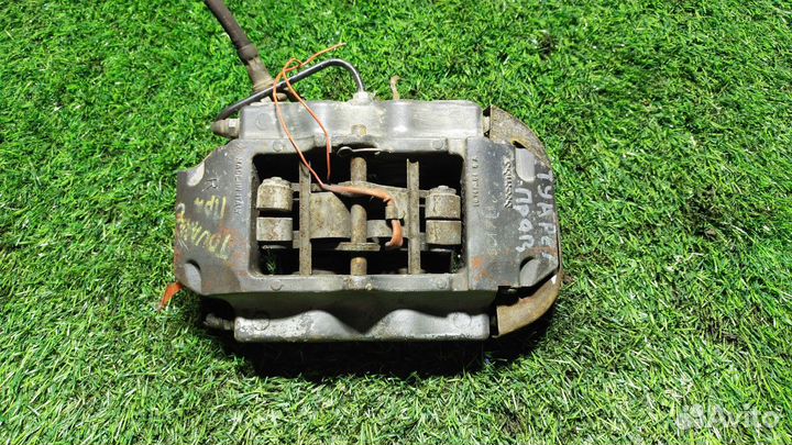 Суппорт передний правый Volkswagen Touareg 2 NF