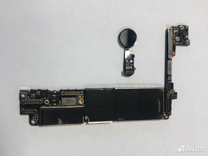 Материнская плата iPhone 7 на icloud