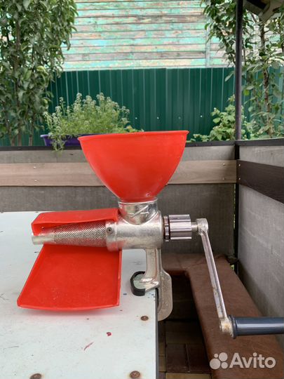 Соковыжималка ручная для томатов