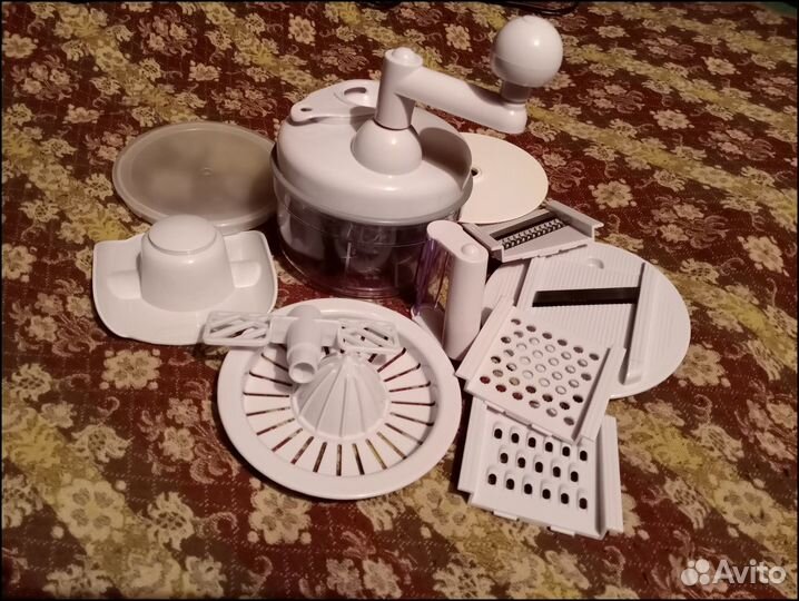 Набор кух. Миксер ручной, тёрка и др