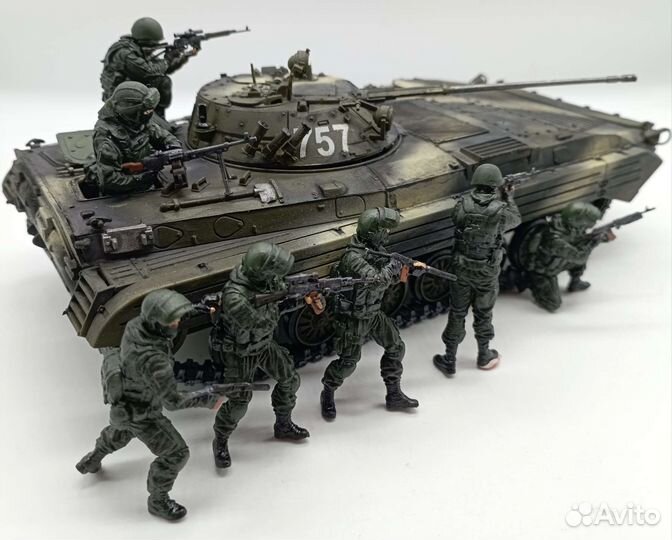 Модель бмп 2 с мотострелками в масштабе 1:35