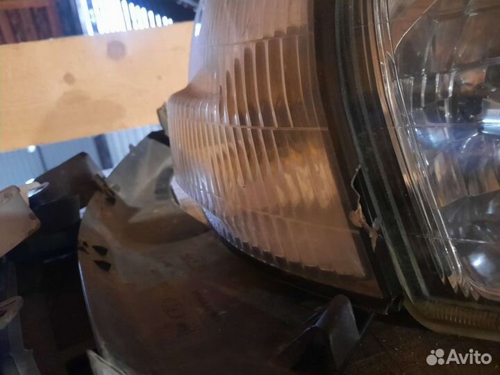 Фара правая nissan liberty