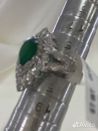 Кольцо с изумрудом и бриллиантами