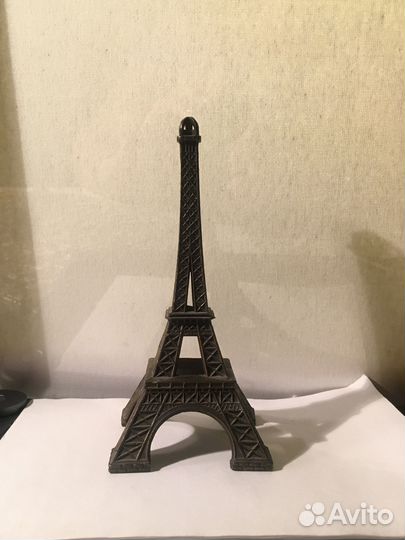 Статуэтка в виде Эйфелевой башни