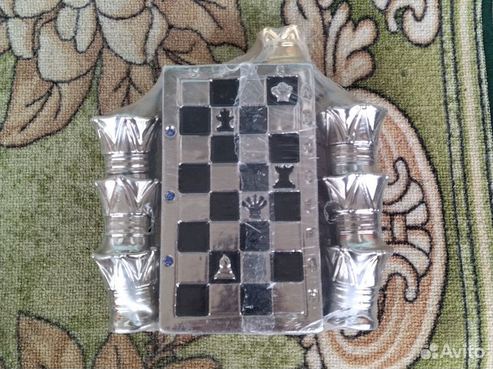 Графин с рюмками