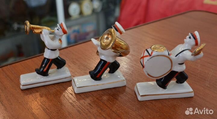 Фарфоровая статуэтка -суворовцы музыканты.зхк.по