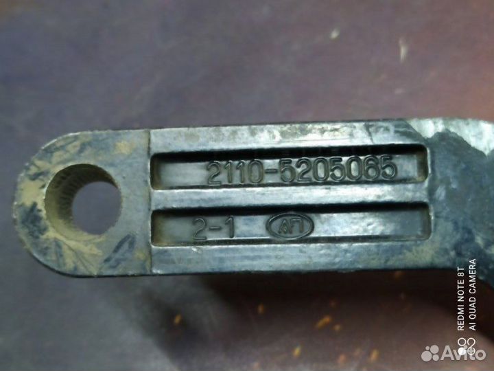 Поводок стеклоочистителя левый LADA 2110