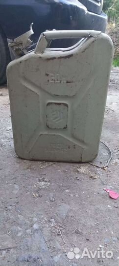 Канистры металлические 20 литров