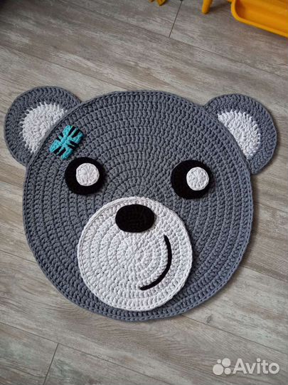Детский вязаный коврик 