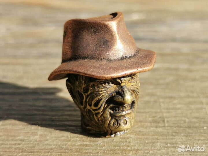 Бусина на темляк рука зомби