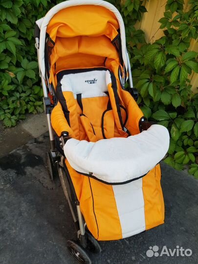 Коляска прогулочная с перекидной ручкой оранжевая