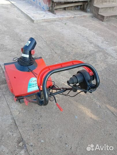 Снегоуборочная машина электрическая