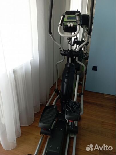 Эллиптический тренажер Spirit XE569E