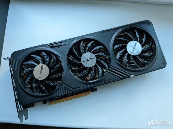 Видеокарта RTX 4060 8GB gigabyte Новая