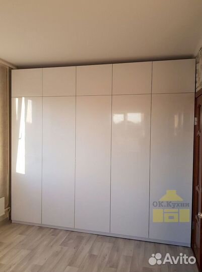 Распашной шкаф