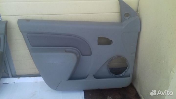 Рено Логан-дверные карты