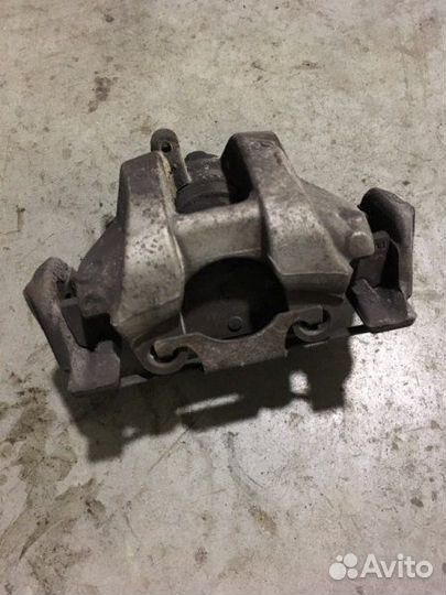 Суппорт задний левый Mercedes-Benz E-Class W211