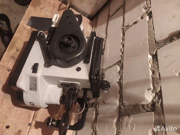 Машинка швейная бытовая скорняжная руно - м