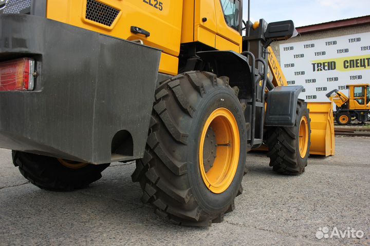 Фронтальный погрузчик Redstar ZL25, 2023