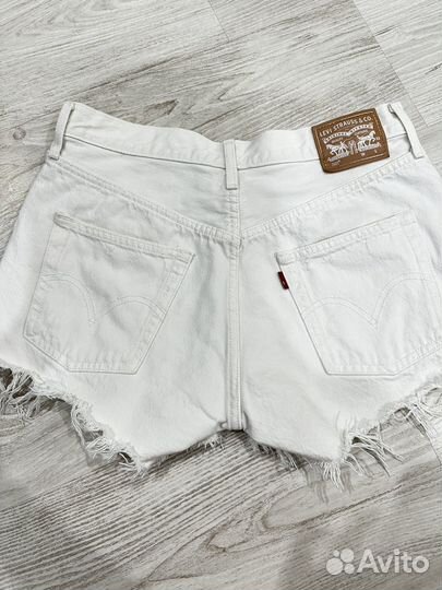 Женские шорты levis