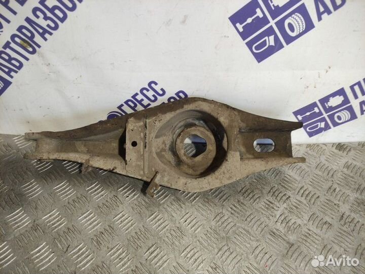 Рычаг подвески задний правый Peugeot 406 седан 1.8