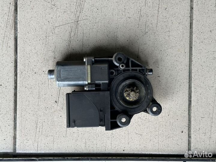 Мотор стеклоподъемника передний правый Ren Fluence